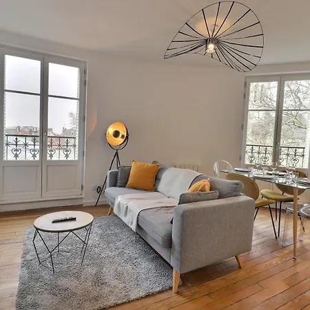 Le Cocon Des Halles * Ideal Couple Ou Solo * Wifi * Elegance * Pieds Des Halles