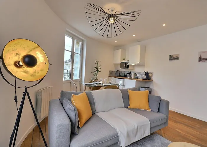 Le Cocon Des Halles * Ideal Couple Ou Solo * Wifi * Elegance * Pieds Des Halles