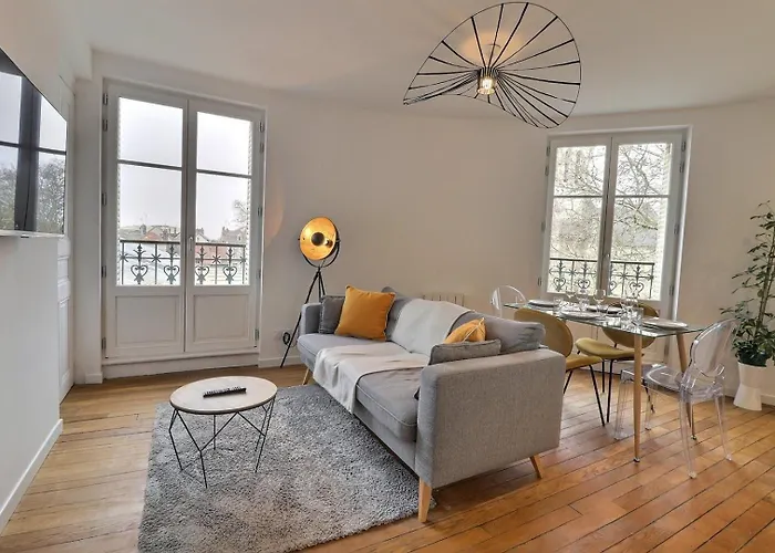 Le Cocon Des Halles * Ideal Couple Ou Solo * Wifi * Elegance * Pieds Des Halles