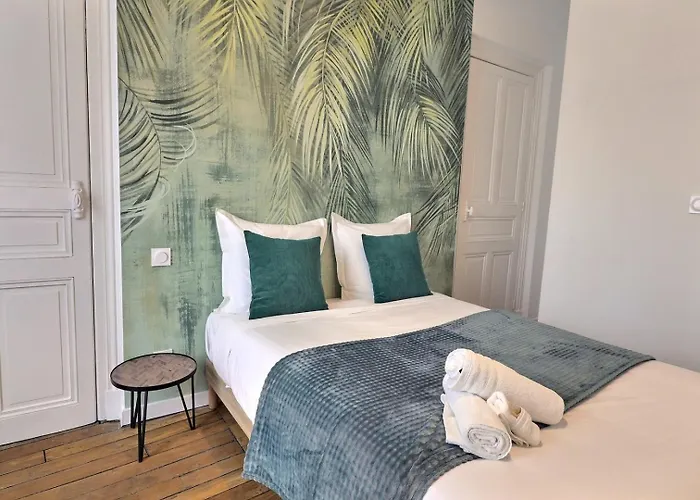 Le Cocon Des Halles * Ideal Couple Ou Solo * Wifi * Elegance * Pieds Des Halles