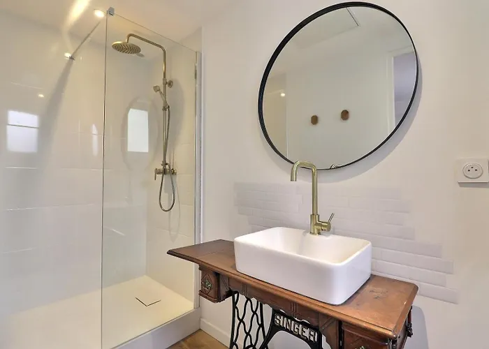 Le Cocon Des Halles * Ideal Couple Ou Solo * Wifi * Elegance * Pieds Des Halles * Troyes